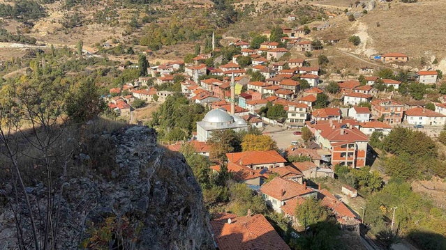 Kütahya Emet'te 7,6 kilometrelik İki Taş Kanyonu ve Eğrigöz Kalesi ziyaretçi çekiyor