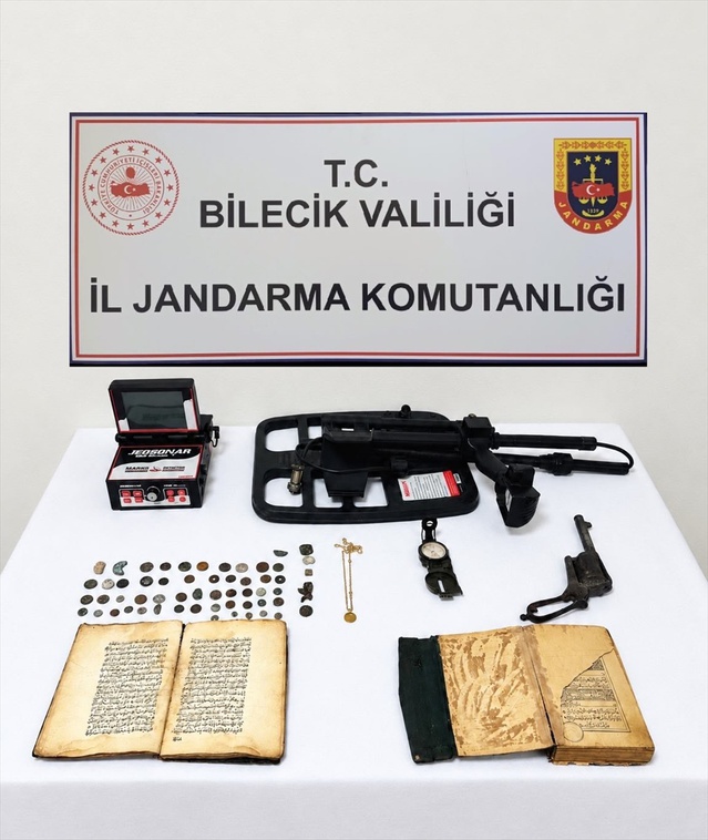 Bilecik Bozüyük'te tarihi eser operasyonunda 51 sikke ele geçirildi
