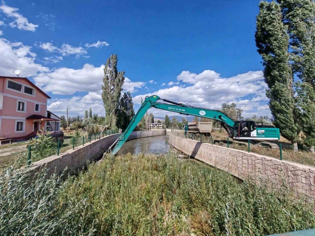 Bayburt Çiğdemtepe'de dere ıslahını DSİ 22. Bölge Müdürlüğü sürdürüyor
