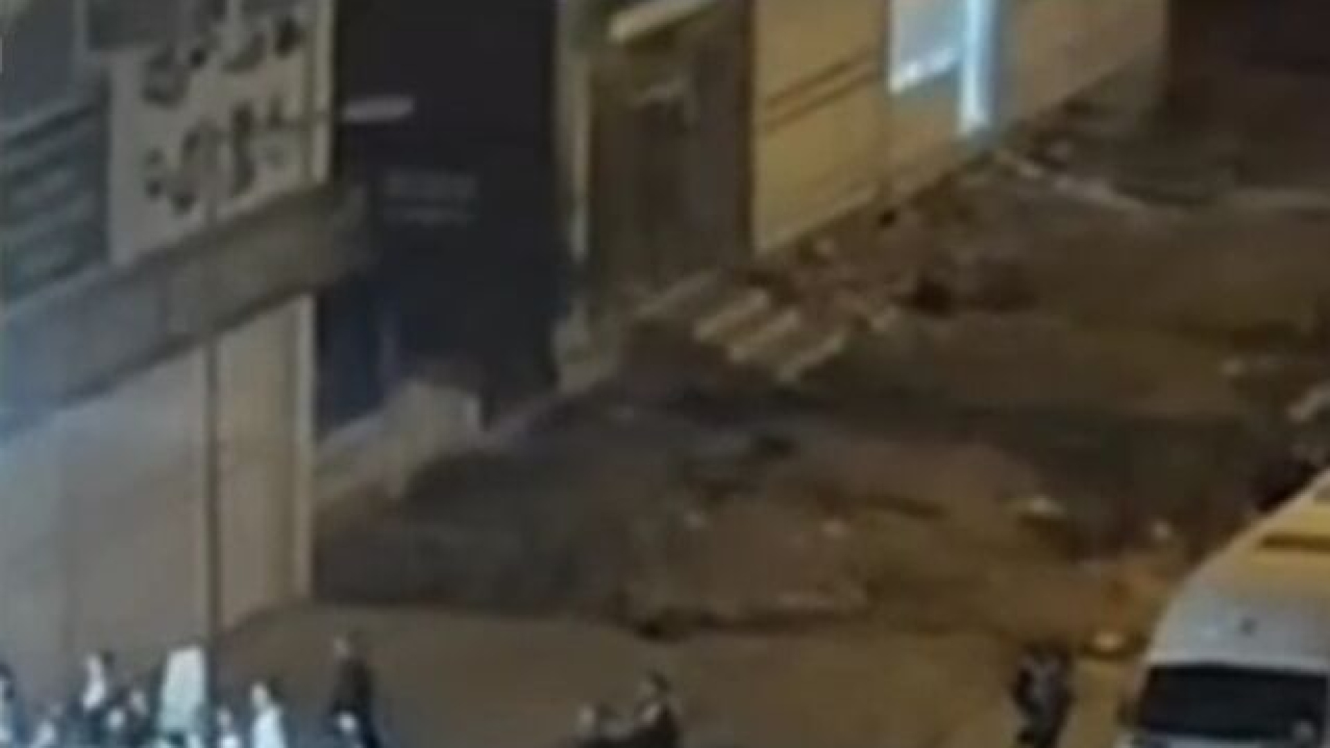 Sancaktepe’de pazar yerinde bıçaklı kavga: Biri çocuk 6 yaralı