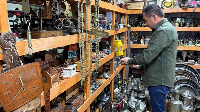 Antikacı Ercan Eroğlu, 30 bin parçalık koleksiyonunu Bolu'daki dükkanında sergiliyor