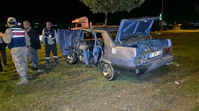 Hatay Hassa'da iki otomobilin çarpıştığı kazada 4 kişi yaralandı