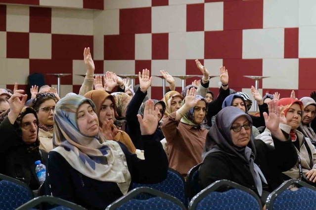 Sivas'ta düzenlenen Aile Seminerleri'nin ilk konuğu Doç. Dr. Nurgül Ergül oldu