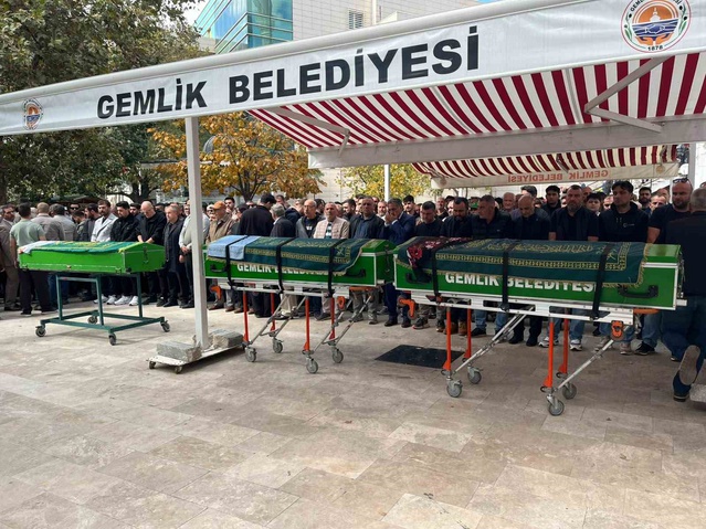 Cinayete kurban giden Kara çifti, Gemlik'te gözyaşlarıyla mezarlığa uğurlandı