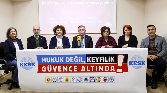 KESK, Cumhuriyet'in 103 yaşında olduğunu belirterek demokrasi vurgusu yaptı