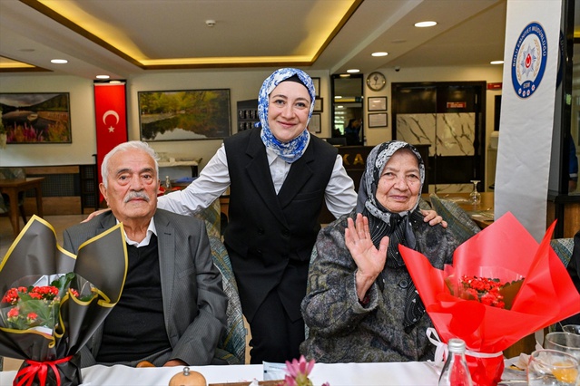 Bolu'da polis eşleri, Yaşlılar Günü'nde Bolu Dağı Polisevi'nde yaşlılarla buluştu