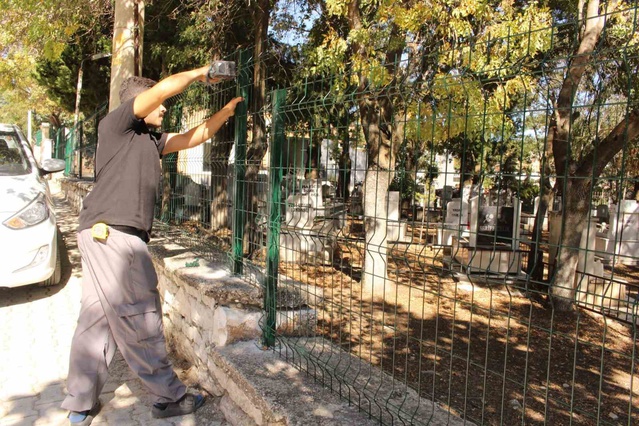 Antalya Büyükşehir Belediyesi Elmalı'da mezarlıkta güvenlik çalışması başlattı