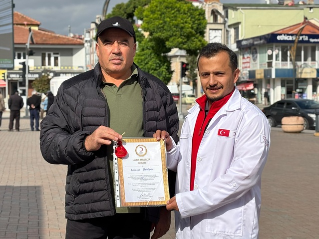 Çorum Alaca'da 31 yıldır kan veren Nazım Bekdemir 35'inci bağışıyla ödüllendirildi