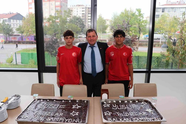 Kayserili güreşçiler U15 Balkan Şampiyonası'nda 1 şampiyonluk, 1 üçüncülük aldı