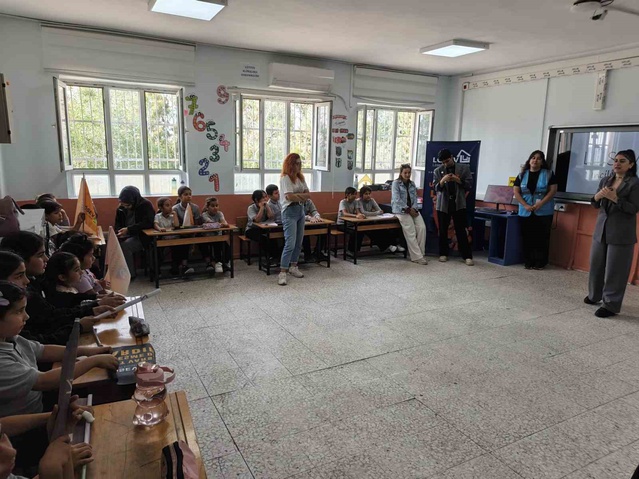 Adana Sarıçam'daki köy okulunda lösemi farkındalığı için etkinlik düzenlendi