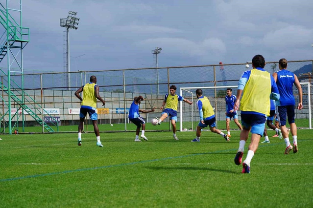 Çaykur Rizespor, Trabzonspor'u ağırlayacağı 9. hafta maçı hazırlıklarına başladı