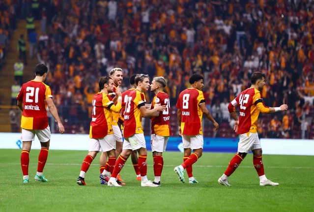 Galatasaray, Kasımpaşa'yı 3-1 yenerek 39 maçlık iç saha yenilmezliğini sürdürdü.