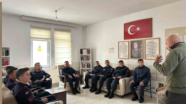 Bayburt Demirözü'nde jandarmaya kaçak avcılık ve doğa koruma eğitimi verildi