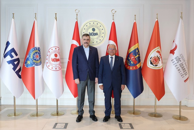 Kayseri Büyükşehir Belediye Başkanı Büyükkılıç, İçişleri Bakanı Çiftçi'yi ziyaret etti