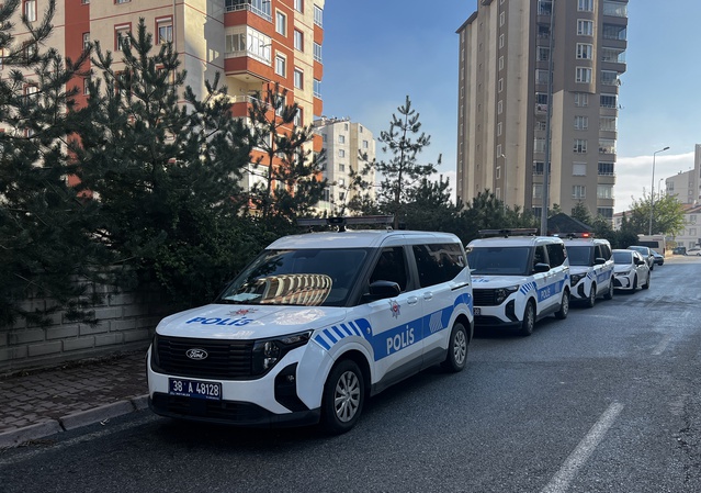 Kayseri Melikgazi'de çiftin tartışması bıçaklı kavgaya dönüştü, ikisi de yaralandı