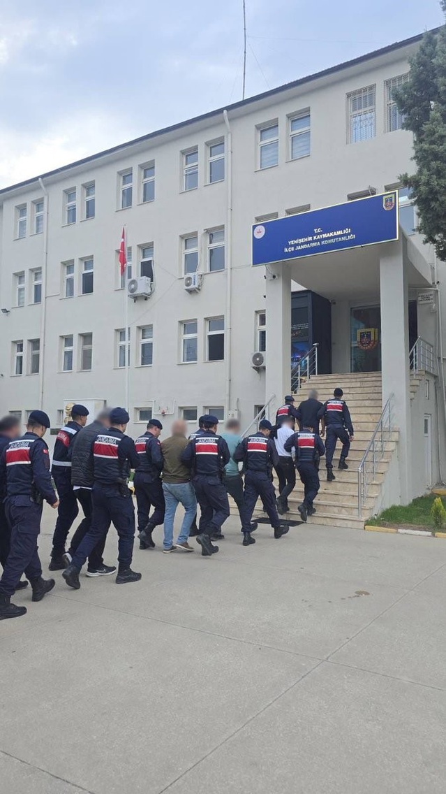 Bursa İznik'te radar denetimlerini WhatsApp'tan haber veren 8 kişi gözaltına alındı