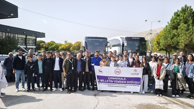 Adilcevaz'da 65 öğrenci, Bakanlık destekli projeyle İstanbul ve Çanakkale'ye gitti