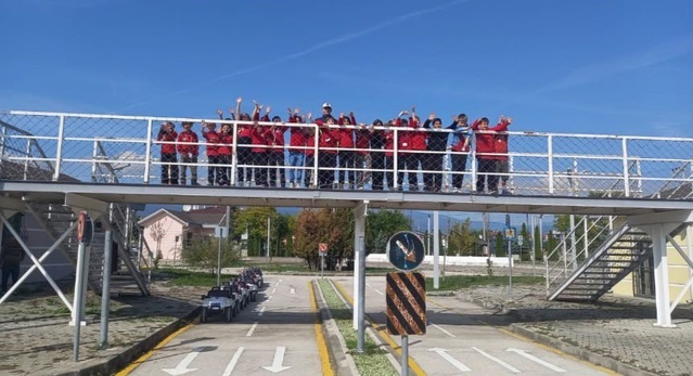 Bolu jandarması ilkokul öğrencilerine emniyet kemeri ve trafik kurallarını anlattı