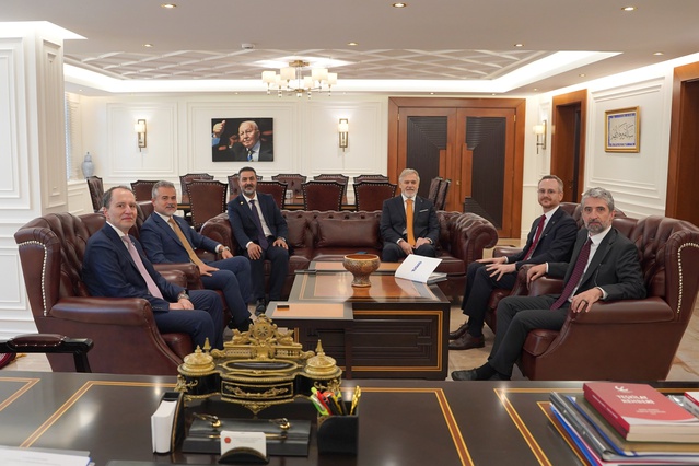 TÜSİAD Başkanı Diren, Yeniden Refah Genel Başkanı Erbakan'ı Ankara'da ziyaret etti.