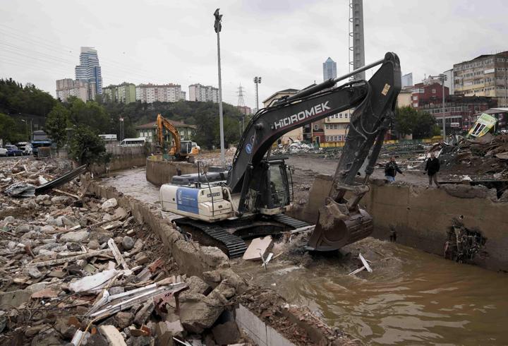 İstanbul'daki sel felaketi için 230 milyon TL ek kaynak aktarıldı