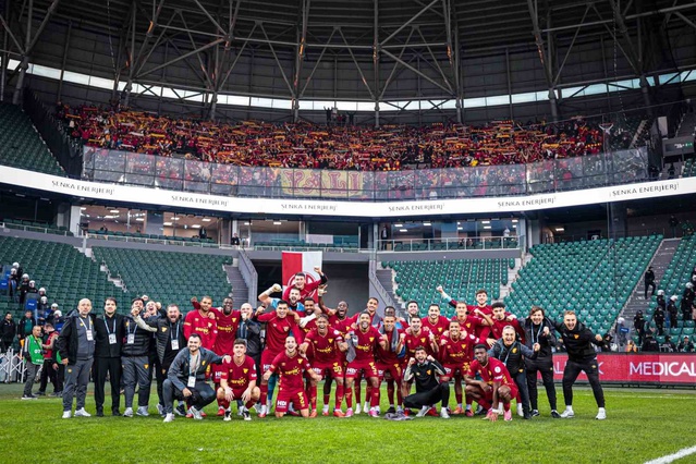 Göztepe deplasmanda 8 puan toplayarak Fenerbahçe ve Beşiktaş'ın önünde dördüncü oldu