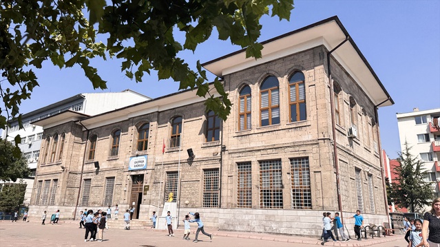 Kayseri'de 1914'te yapımı başlayan Gazipaşa İlkokulu 1926'dan beri eğitim veriyor
