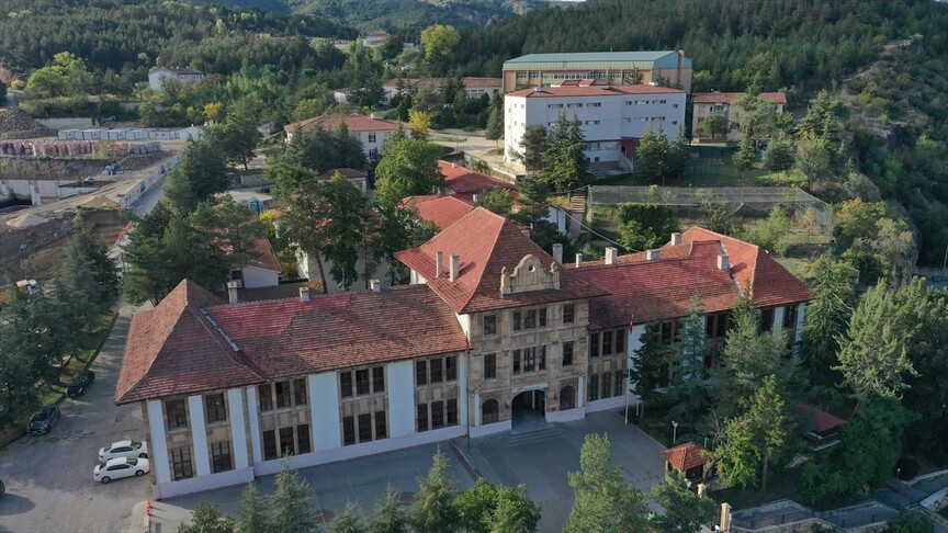 Kastamonu'da 157 yıllık Taşmektep'te geçmişin izleri geleceğin teknolojisiyle buluşuyor