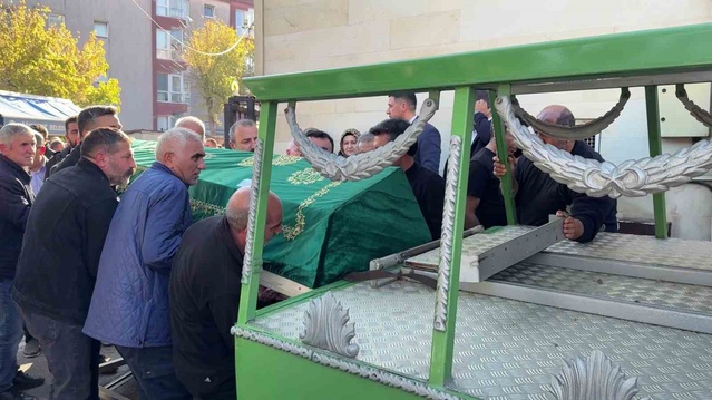 Selde kaybolan 63 yaşındaki Ahmet Derin, Kağıthane'de son yolculuğuna uğurlandı