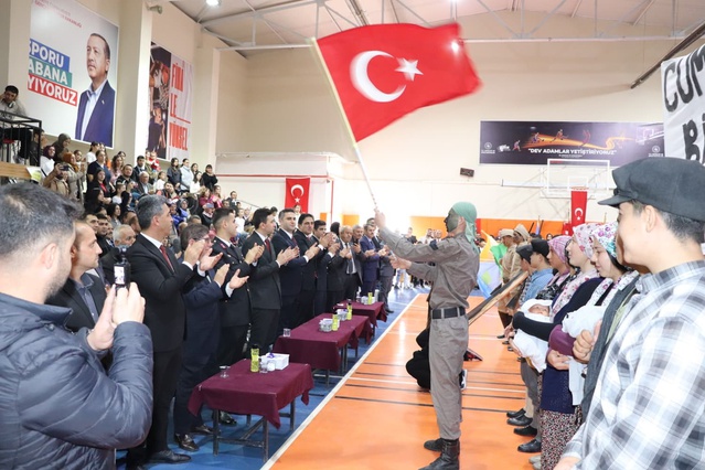 Selendi'de Cumhuriyet'in 103. yılı Gençlik Merkezi'nde kutlandı