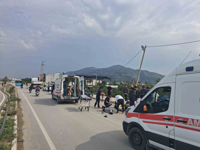 Hatay Samandağ'da motosiklet tır dorsesine çarptı, sürücü öldü, 2 çocuk yaralandı