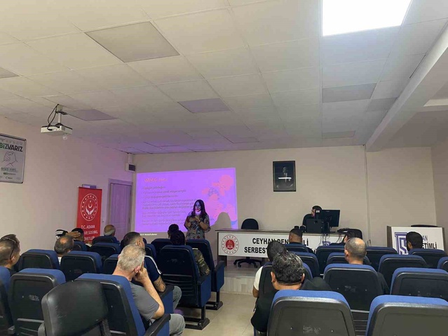 Adana'da yükümlülere Ceyhan'daki uzman tarafından 'Kendini Bilmek' eğitimi verildi