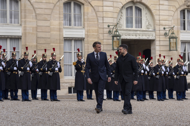 Macron, Zelenskiy'e desteğini yineledi, tırmandırmaya boyun eğmeyeceklerini söyledi
