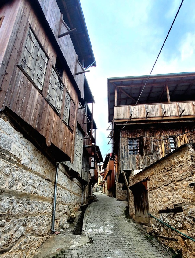 Erzincan Kemaliye'deki Eğin evleri, taş ve ahşabı buluşturup geçmişi yaşatıyor