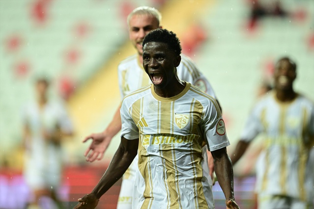 Özköylü, Antalyaspor'un 4-0'lık yenilgisinde üç sakat verdiklerini söyledi