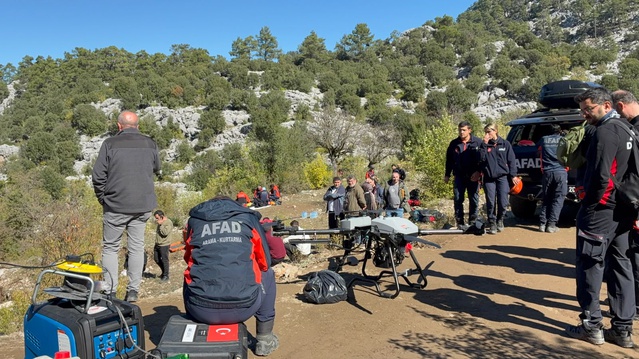 Isparta Sütçüler'de mahsur 10 İHH gönüllüsü için helikopterle kurtarmadan vazgeçildi