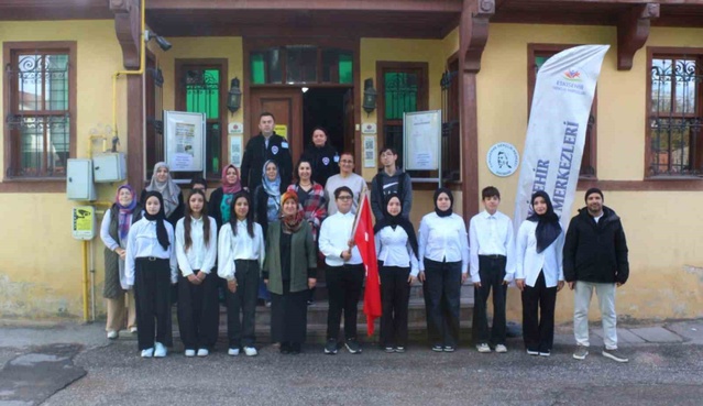Eskişehir'de Yunus Emre Gençlik Merkezi 29 Ekim'de Cumhuriyet'i tiyatroyla anlattı
