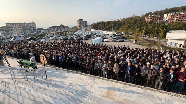 Düzce Üniversitesi'nde Prof. Dr. Ayhan Şamandar kalp krizi sonrası hayatını kaybetti