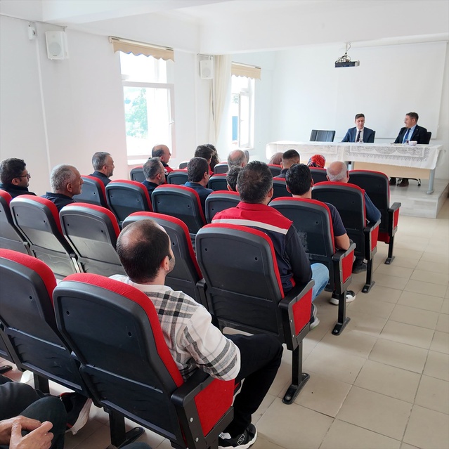 Tokat Pazar'da Kaymakam Demir, tarım ve hayvancılık için müdürlükte görüştü