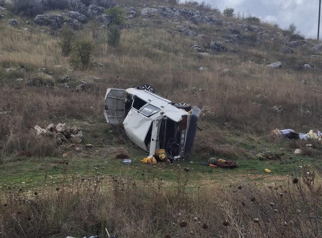 Adıyaman Besni'de kontrolden çıkan otomobil şarampole yuvarlandı, 2 kişi yaralandı