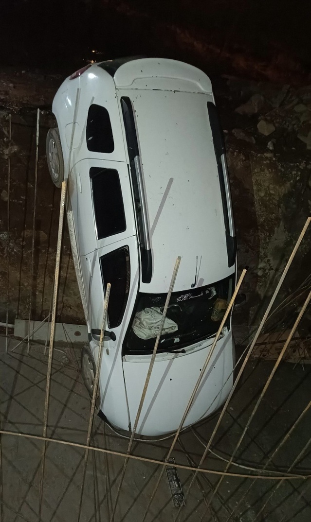 Siirt Pervari'de menfez çukuruna düşen araçtaki 2 yaralı hastaneye kaldırıldı