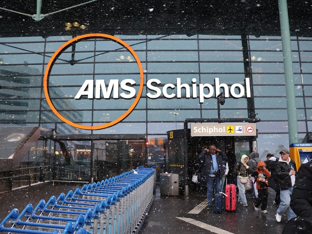 Hollanda'da Boelo Fırtınası nedeniyle Schiphol'de 192 uçuş iptal edildi