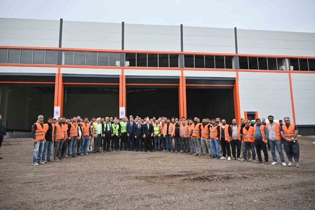Diyarbakır Valisi, 2 bin 400 iş yerinin yapılacağı MOSTİM inşaatında inceleme yaptı