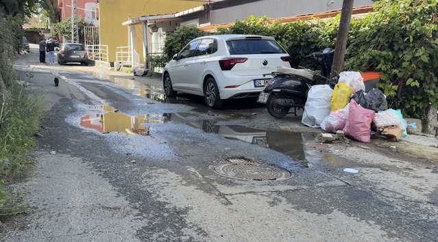 Sarıyer'de iddiaya göre kanalizasyon suyu bir aydır akıyor, mahalleli çözüm bekliyor