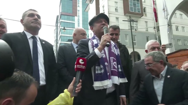 Özgür Özel: "Kendine oy verenleri bile soyan, soğana çeviren bir iktidarla karşı karşıyayız"