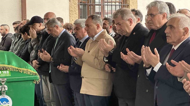 Göreme'de peribacası çökmesinde ölen gazeteci ve eşi Sakarya'da son yolculuğuna uğurlandı