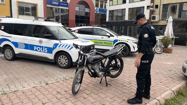 Kayseri'de polisten kaçan ehliyetsiz 16 yaşındaki sürücüye 351 bin lira ceza kesildi