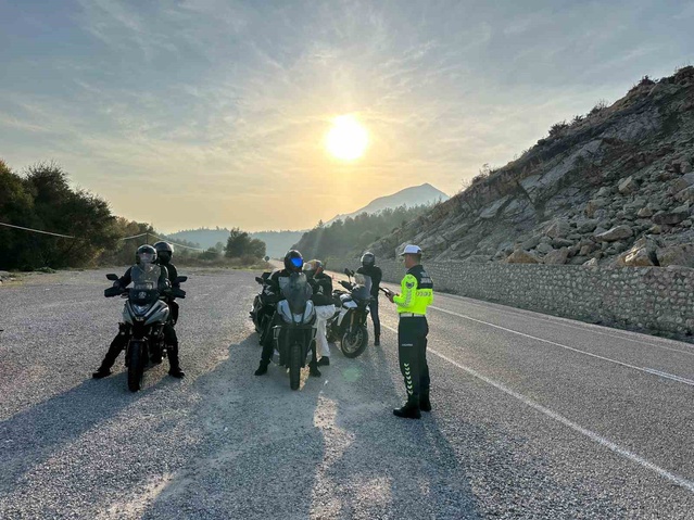 Bilecik'te jandarma 192 motosiklet ve motorlu bisikleti denetledi, 7 sürücüye ceza uygulandı