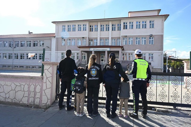 Erzincan'da okul çevresinde 4 servis, 28 sivil araç denetlendi, 72 kişi sorgulandı