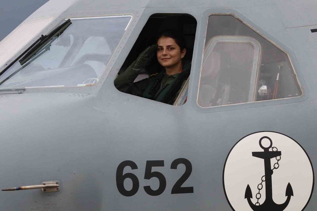 Türk Deniz Kuvvetleri'nde ilk kez bir kadın uçak pilotu Kocaeli Kartepe'de göreve başladı