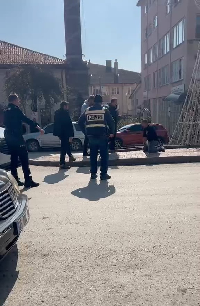 Bolu Gerede'de bıçakla kendine zarar vereceğini söyleyen şahıs ikna edildi